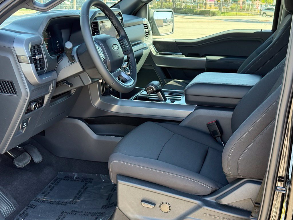 New 2026 Agate Black Metallic Ford XLT image 5