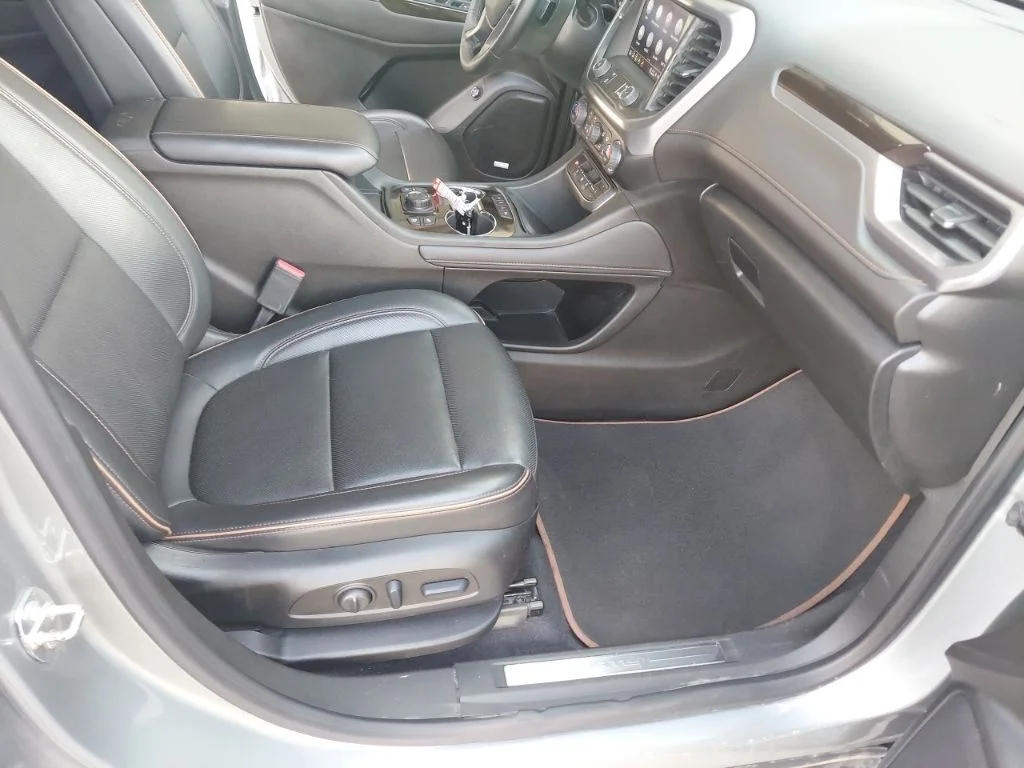 Used 2023 Silver GMC AT4 image 33