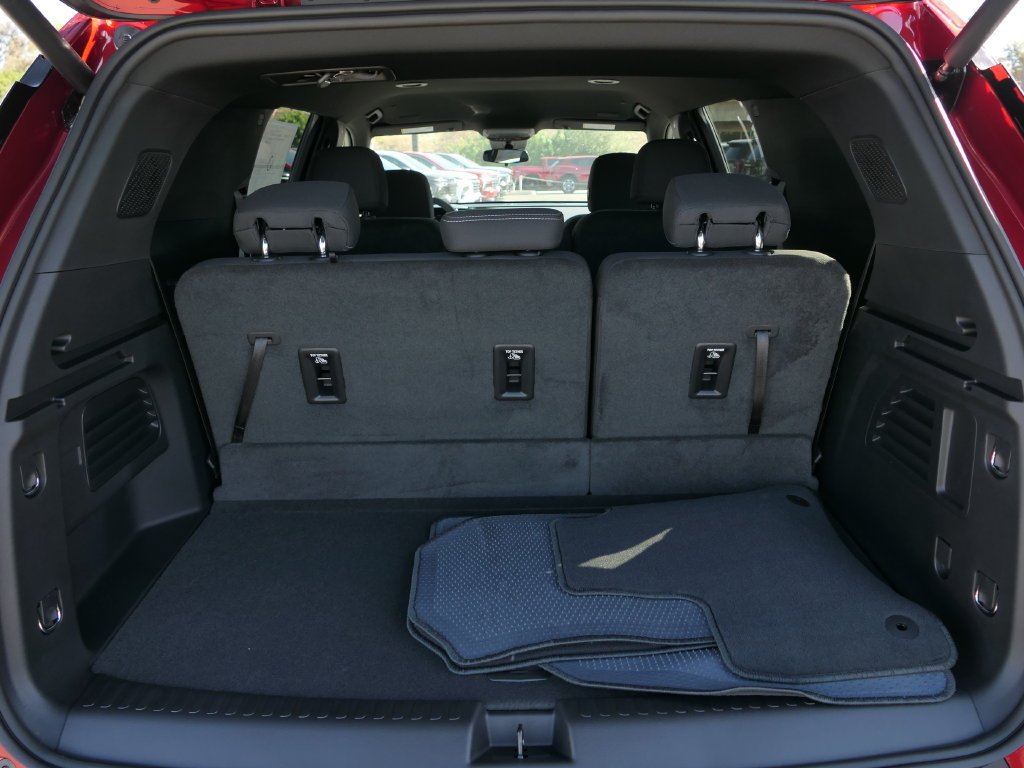 2027 Chevrolet Traverse LT - Photo 21