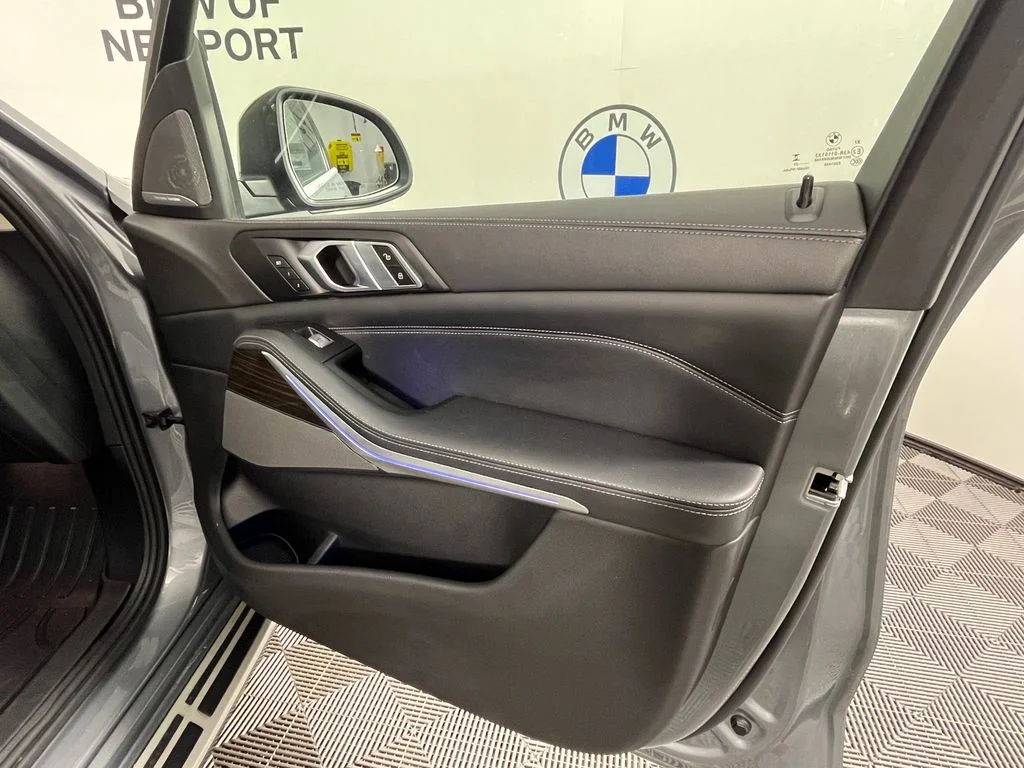 Used 2023 Skyscraper Grey Metallic BMW xDrive40i image 27