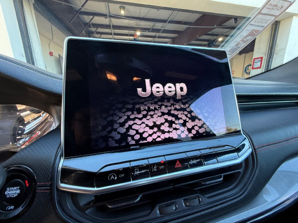 Used 2024  Jeep Trailhawk image 21