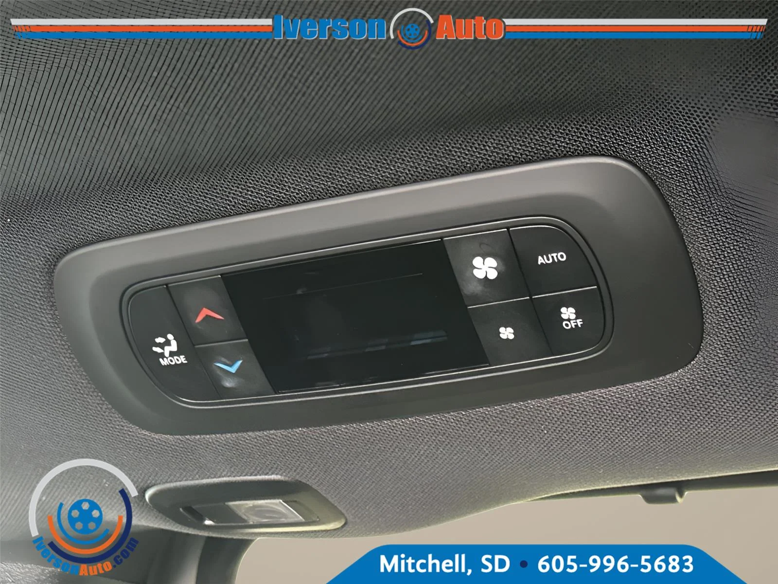 Used 2025 Ceramic Gray Clearcoat Chrysler Limited image 30
