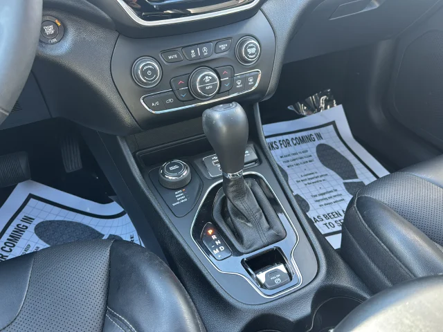 Used 2022 Gray Jeep Limited image 22