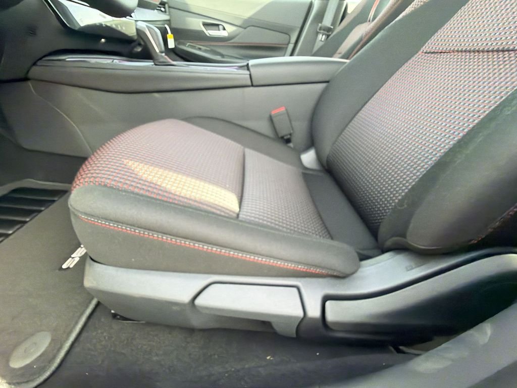 New 2026 Atlantic Gray Metallic / Super Black Two-tone Nissan SR image 12