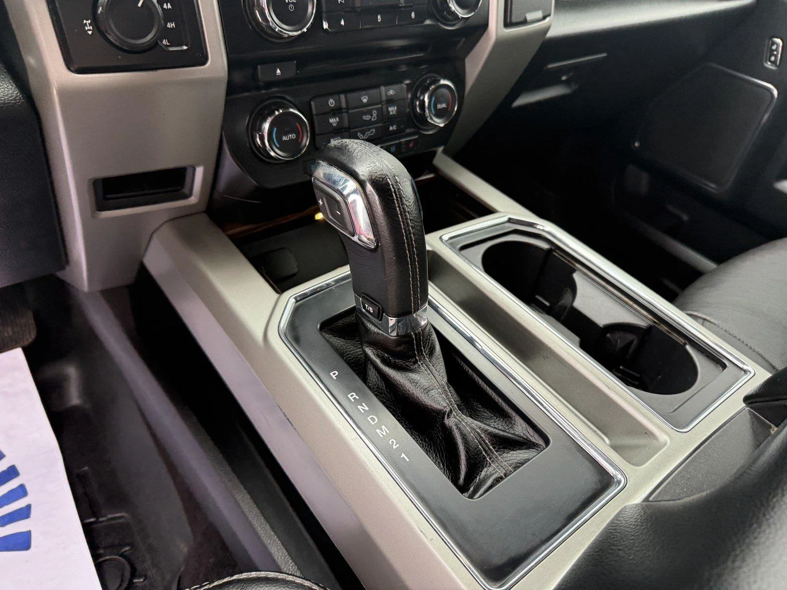 Used 2015 Magnetic Metallic Ford Lariat image 21
