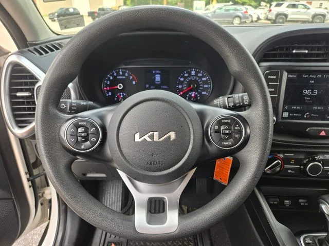 Used 2022 White Kia LX image 31