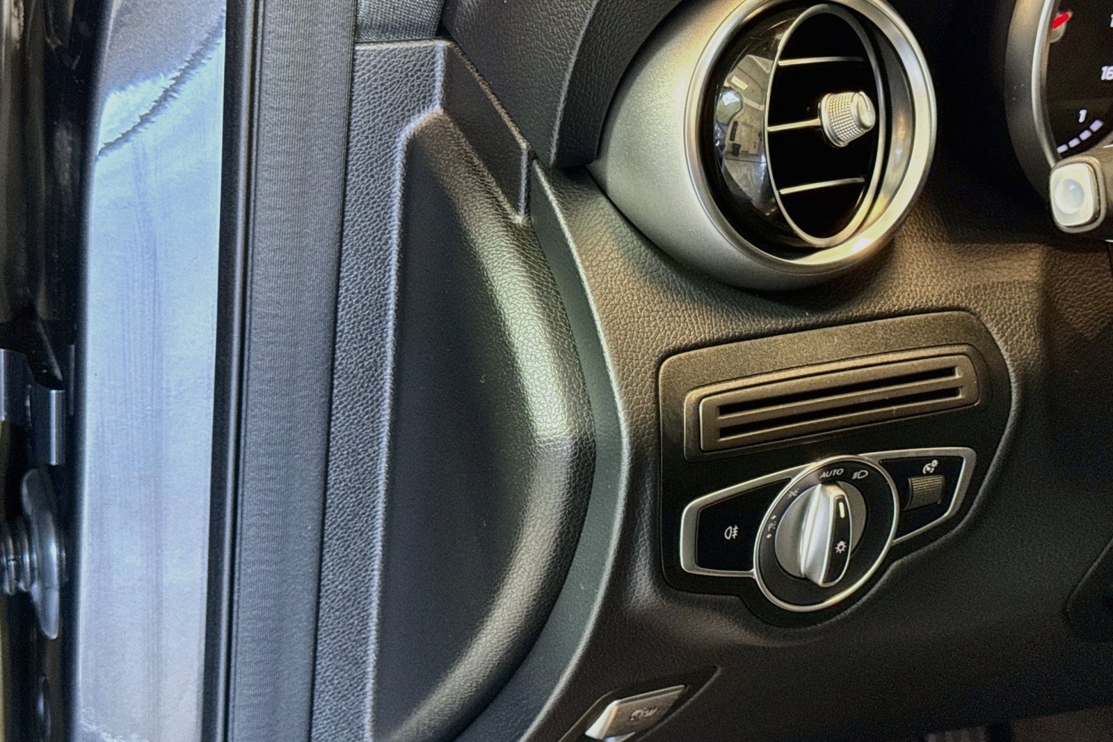 Certified Used 2022 Graphite Grey Metallic Mercedes-Benz GLC 300 image 10