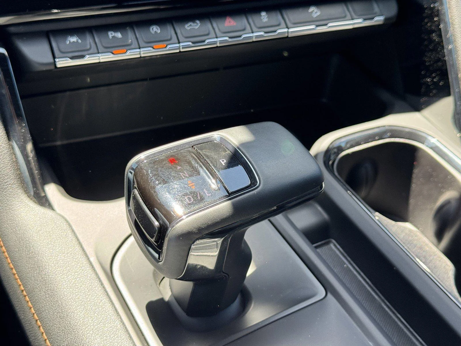 Used 2025 Summit White GMC AT4 image 20