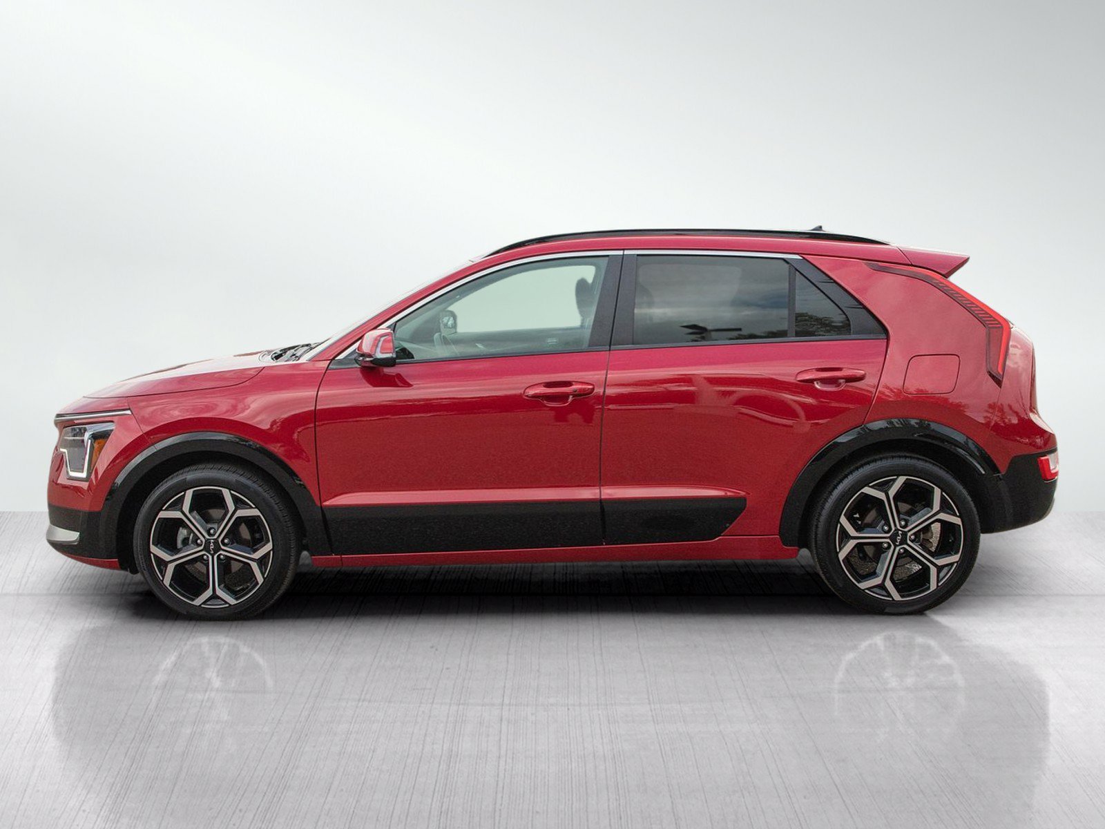 Used 2023 Kia Niro EX Touring with VIN KNDCR3LE8P5056390 for sale in Burnsville, Minnesota