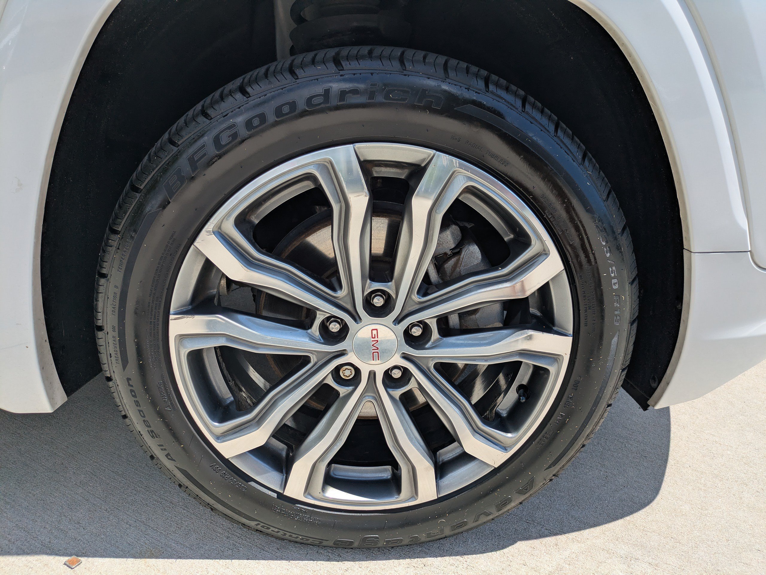 Used 2018 Summit White GMC DENALI image 9