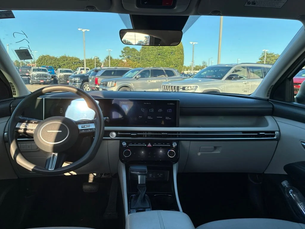Used 2025 White Hyundai SEL image 21
