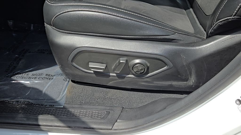 Used 2023 White Jeep Altitude X image 8