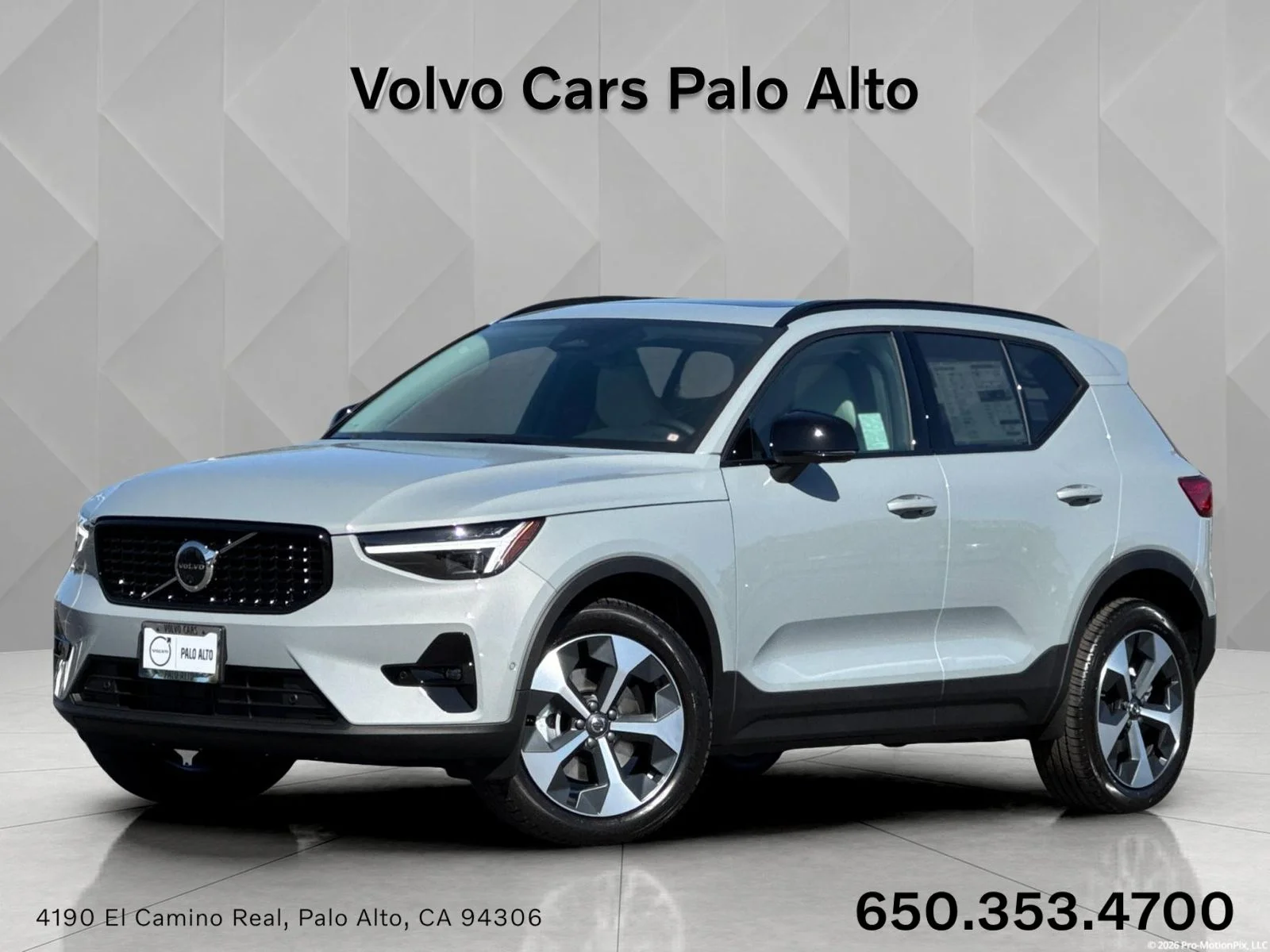 2026 Volvo XC40 B5 Plus Dark AWD's photo