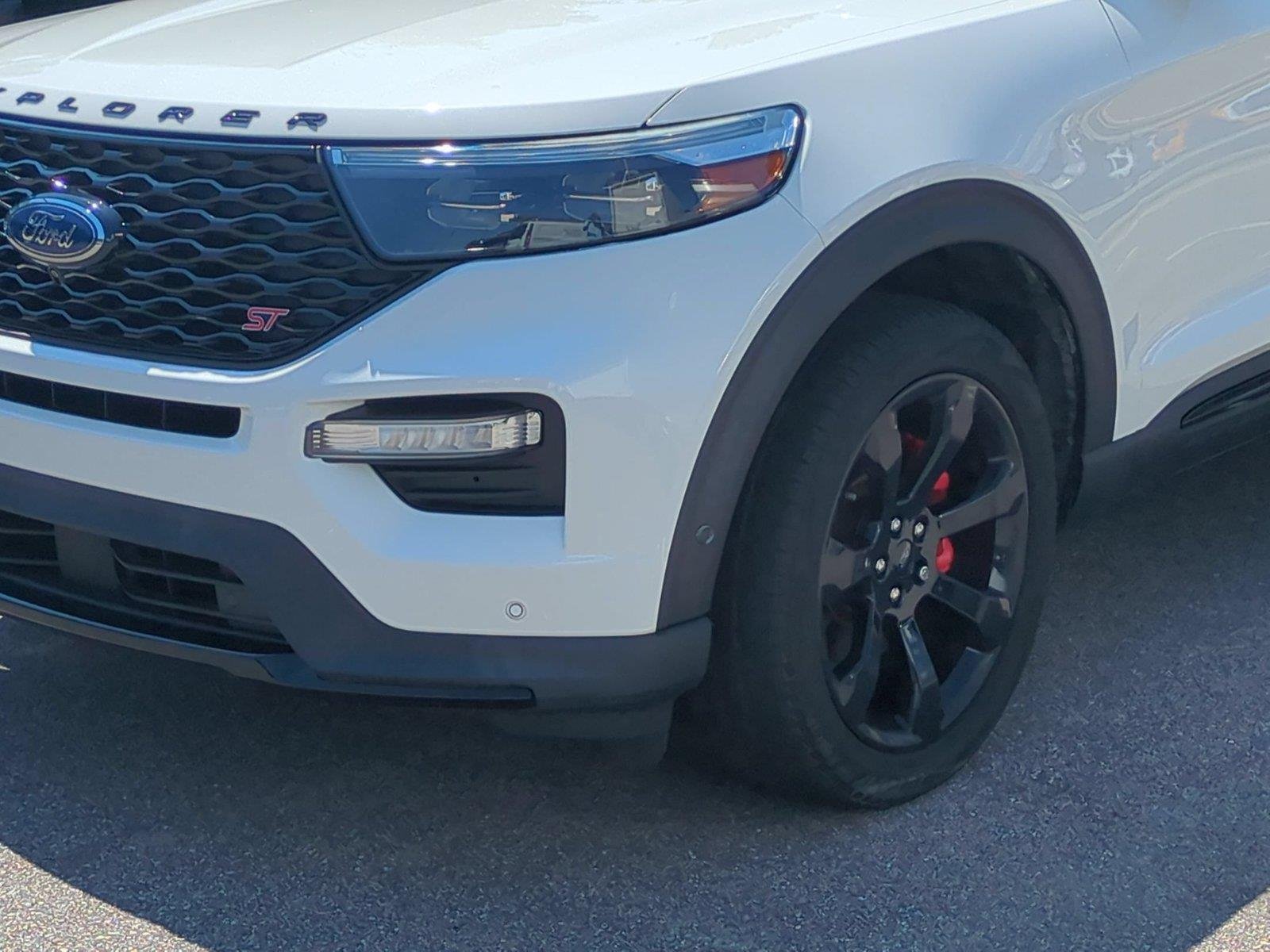 Used 2022 Star White Metallic Tri-Coat FORD ST image 9