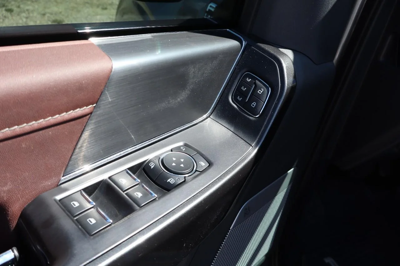 Used 2021 CARBONIZED GRAY Ford Lariat image 12
