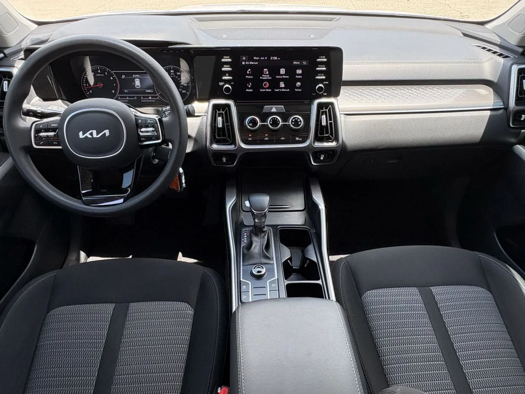 Used 2023 Glacial White Pearl Kia LX image 26