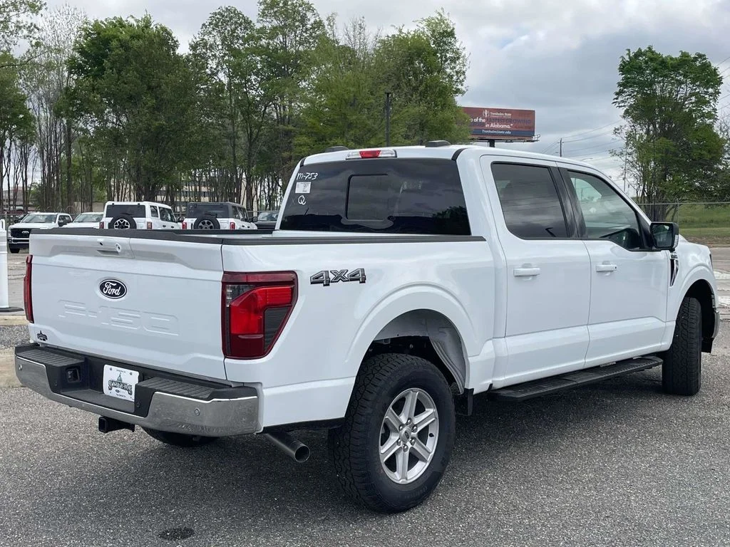 New 2026 Oxford White Ford XLT image 3