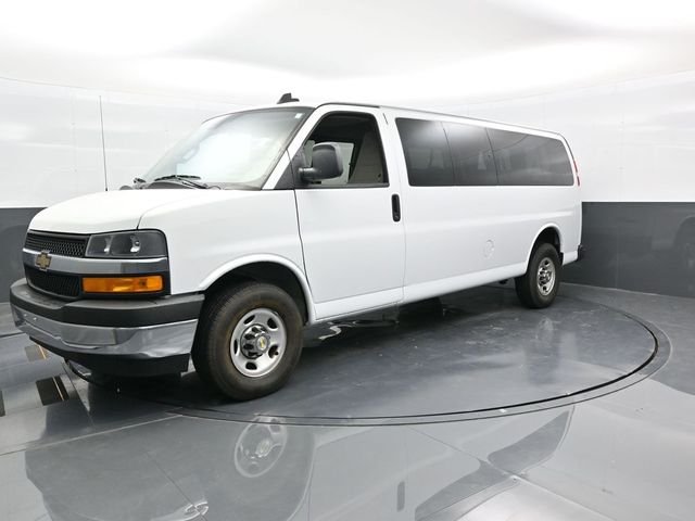 2024 Chevrolet Express Passenger LT - Photo 29