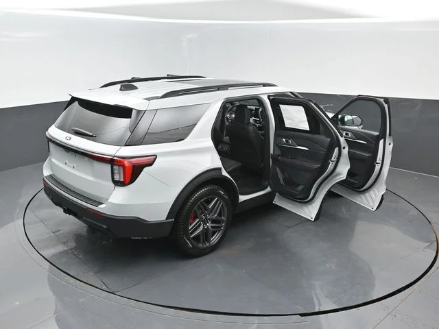 New 2027 Avalanche Gray Ford ST-Line image 28