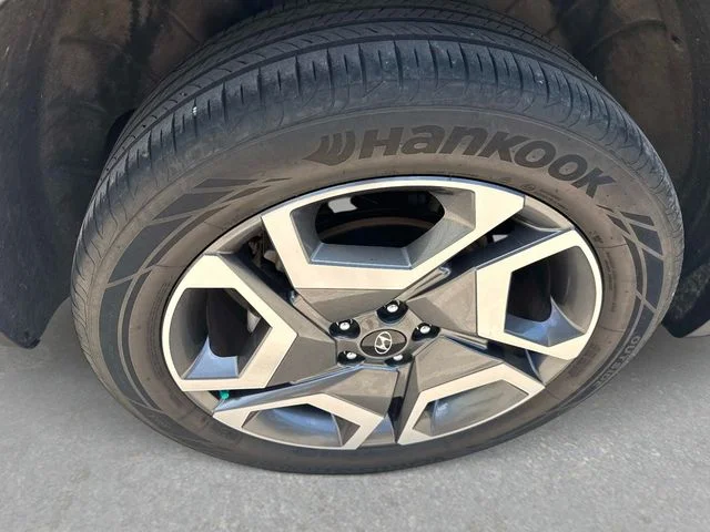 Used 2025 Red Hyundai SEL Premium image 10
