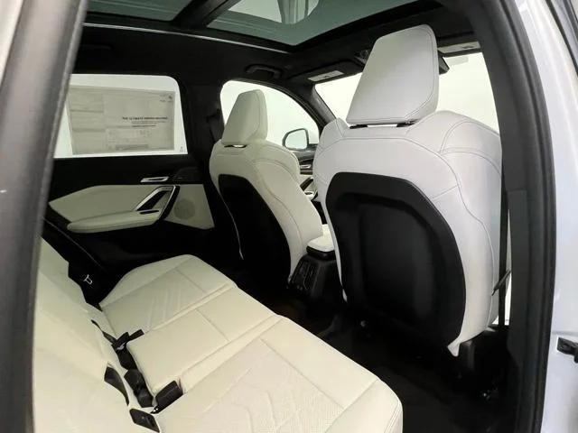New 2026 Mineral White Metallic BMW xDrive28i image 8