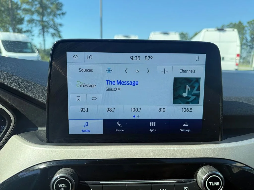 Used 2022 Gray Ford SE image 19