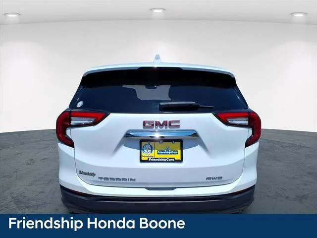 Used 2023 White GMC SLE image 10