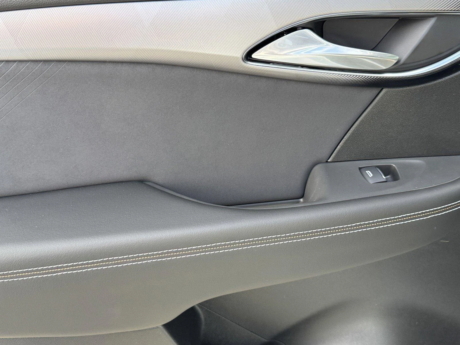 New 2026 Iridescent White Tricoat Buick Sport Touring image 14