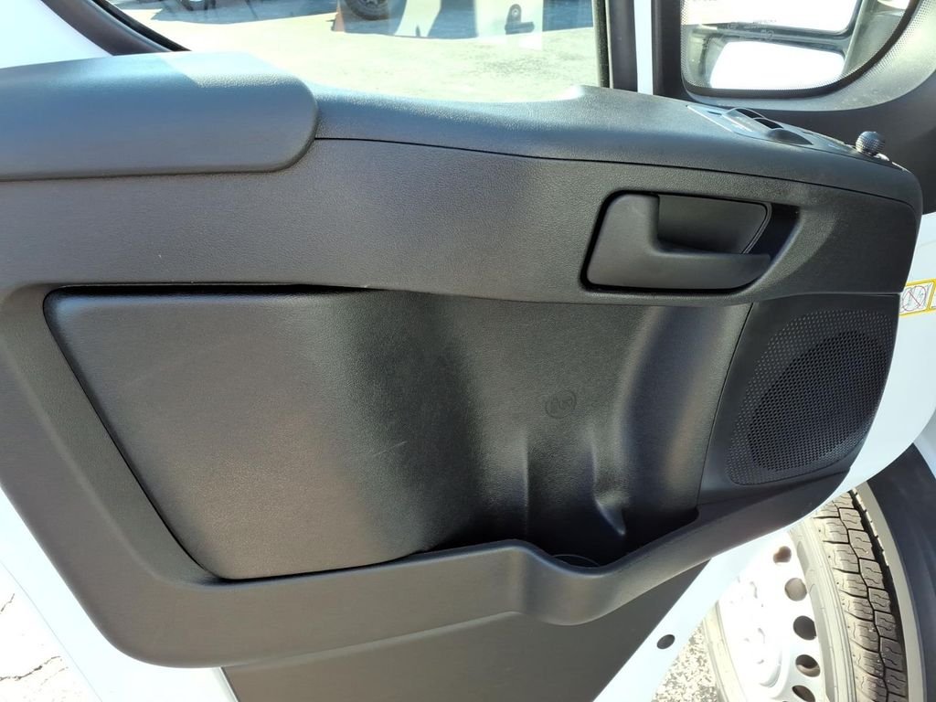 New 2026 Bright White Clear-Coat Exterior Paint RAM Low Roof image 6