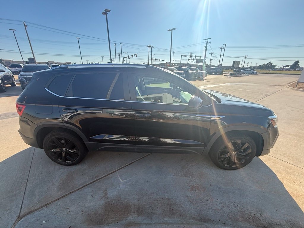 Used 2022 Deep Black Volkswagen 1.5T SE image 17
