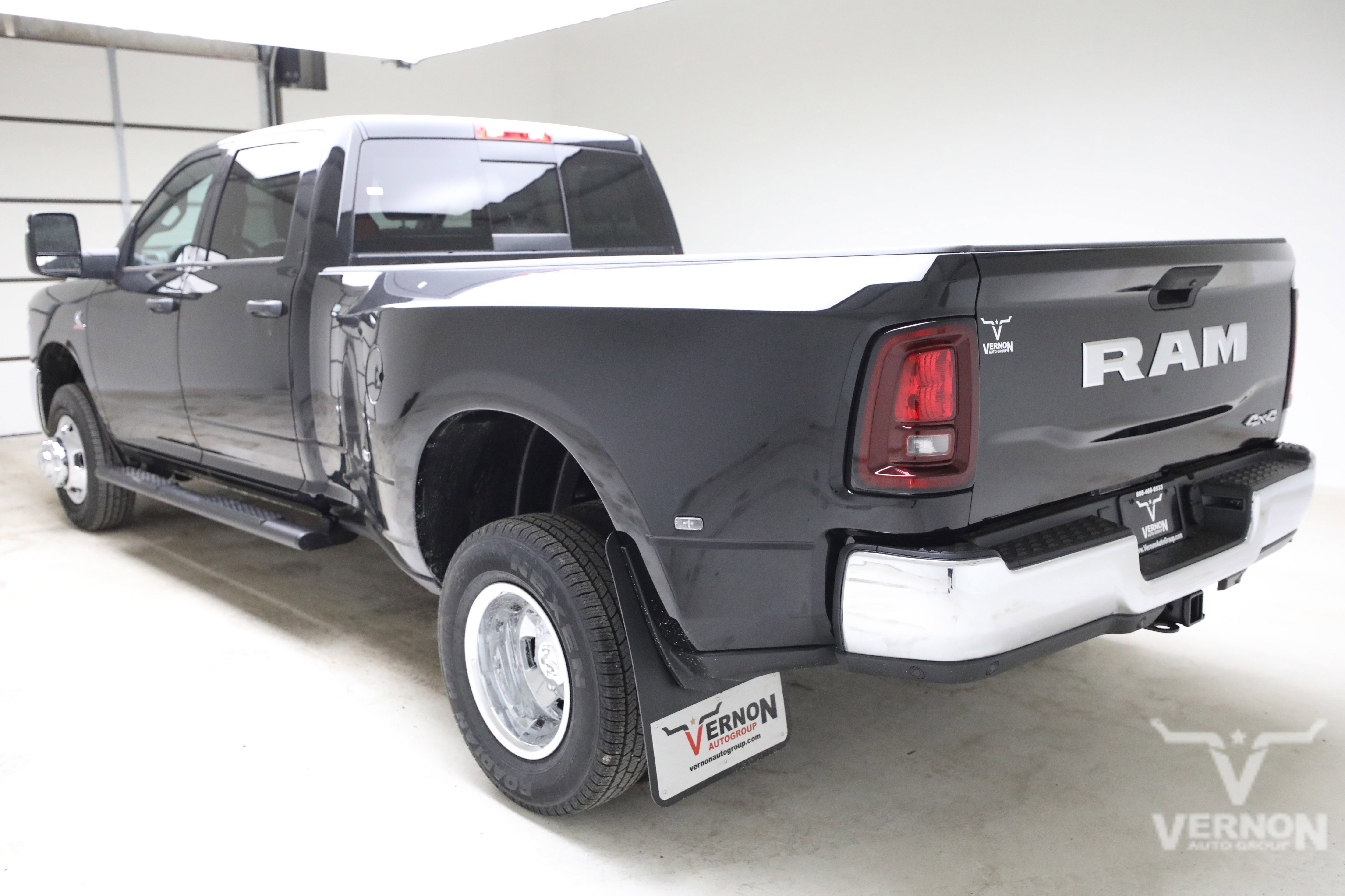 New 2026 Diamond Black Crystal Pearlcoat Ram N image 3