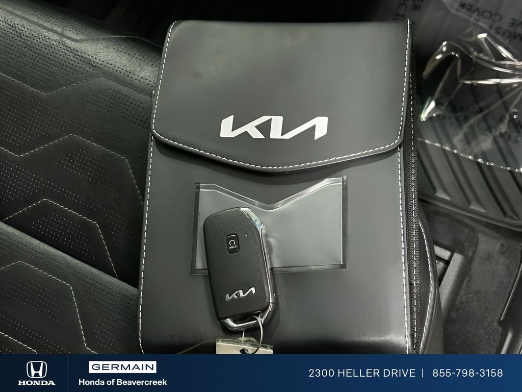 Used 2022 Wolf Gray Kia SX image 32