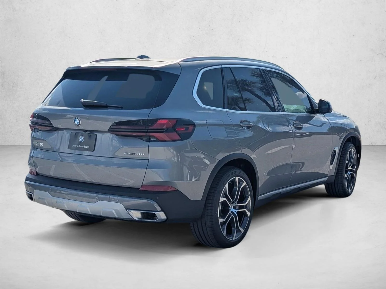 Used 2026 Skyscraper Grey Metallic BMW sDrive40i image 2