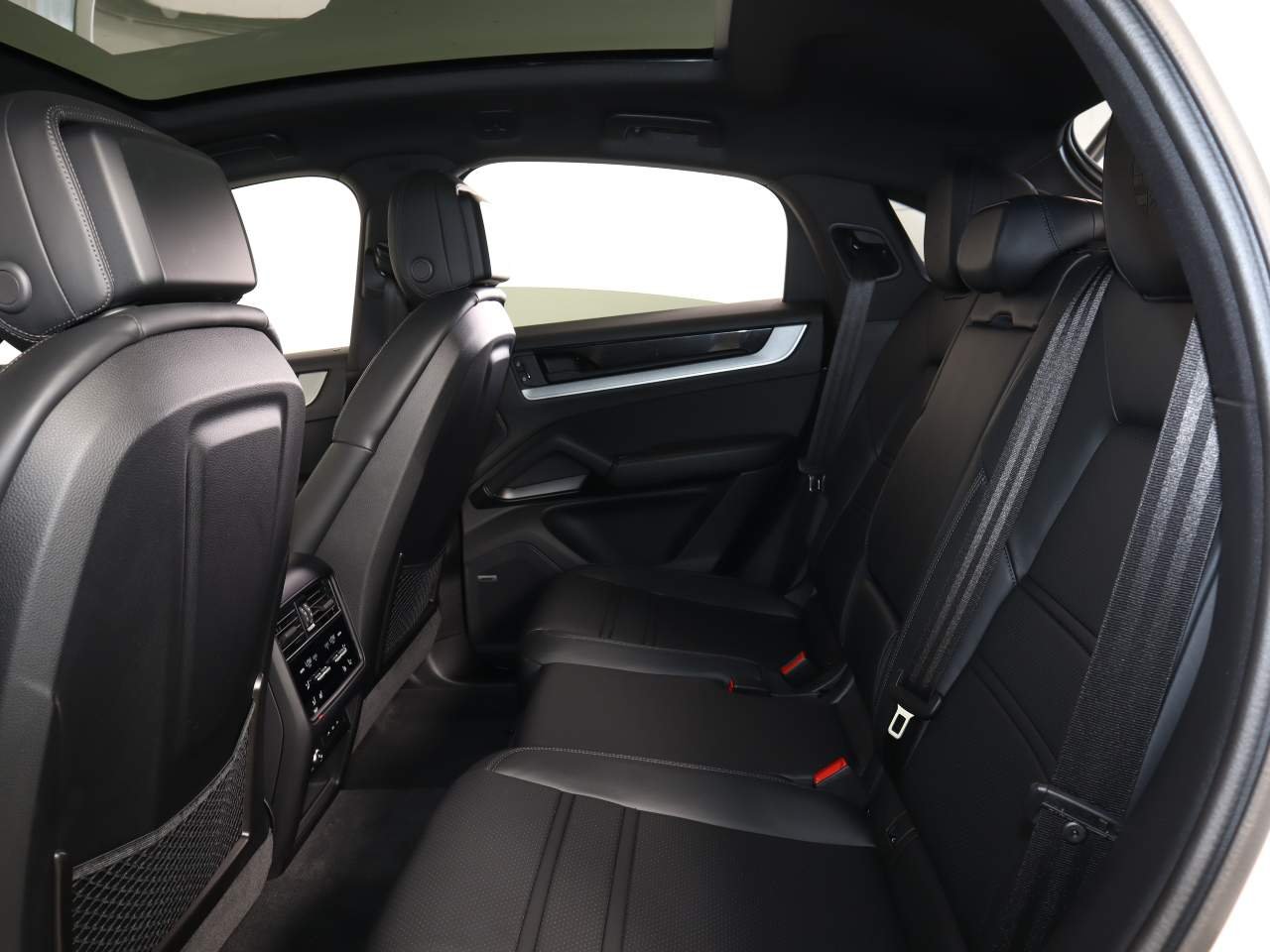 2025 Porsche Cayenne Coupe Base - Photo 19