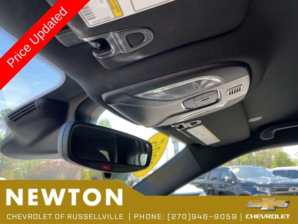 Used 2025 Bright White Clearcoat Jeep Latitude image 22