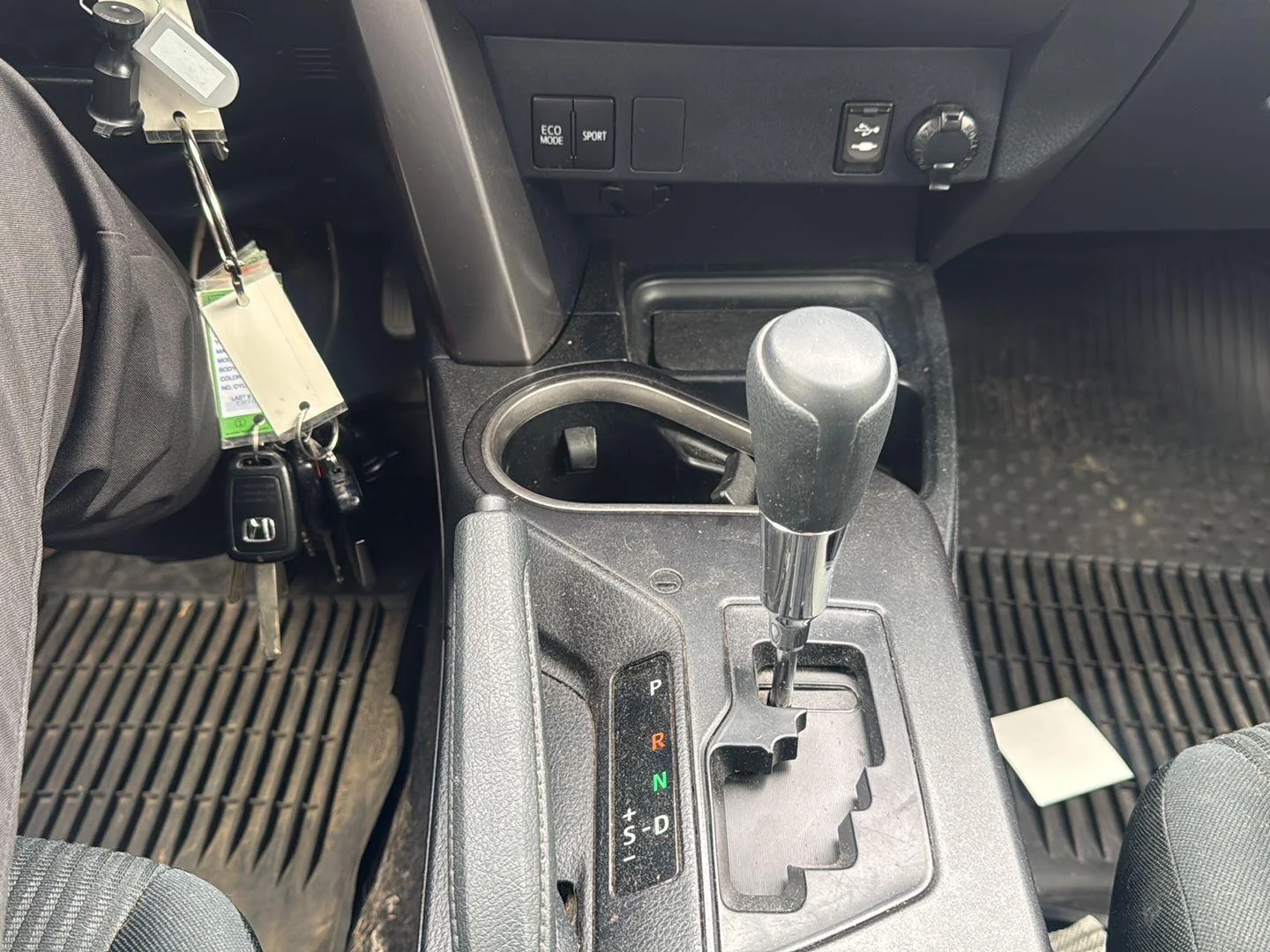 Used 2018 Silver Sky Metallic Toyota LE image 10