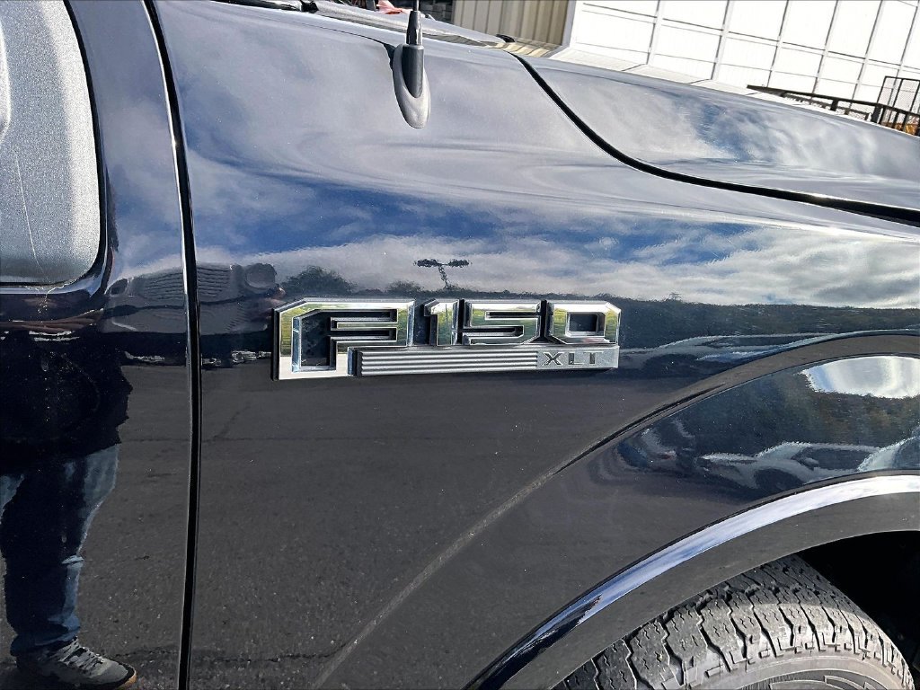 Used 2020 Black Ford XLT image 29