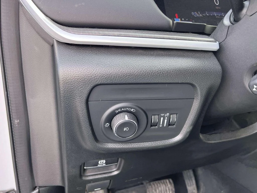 Used 2024 Bright White Clearcoat Jeep Limited image 21
