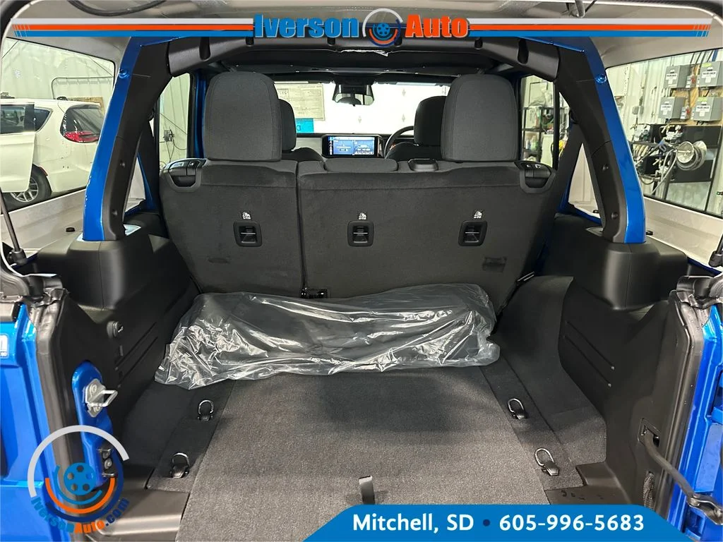 New 2026 Hydro Blue Pearlcoat Jeep Sport RHD image 26