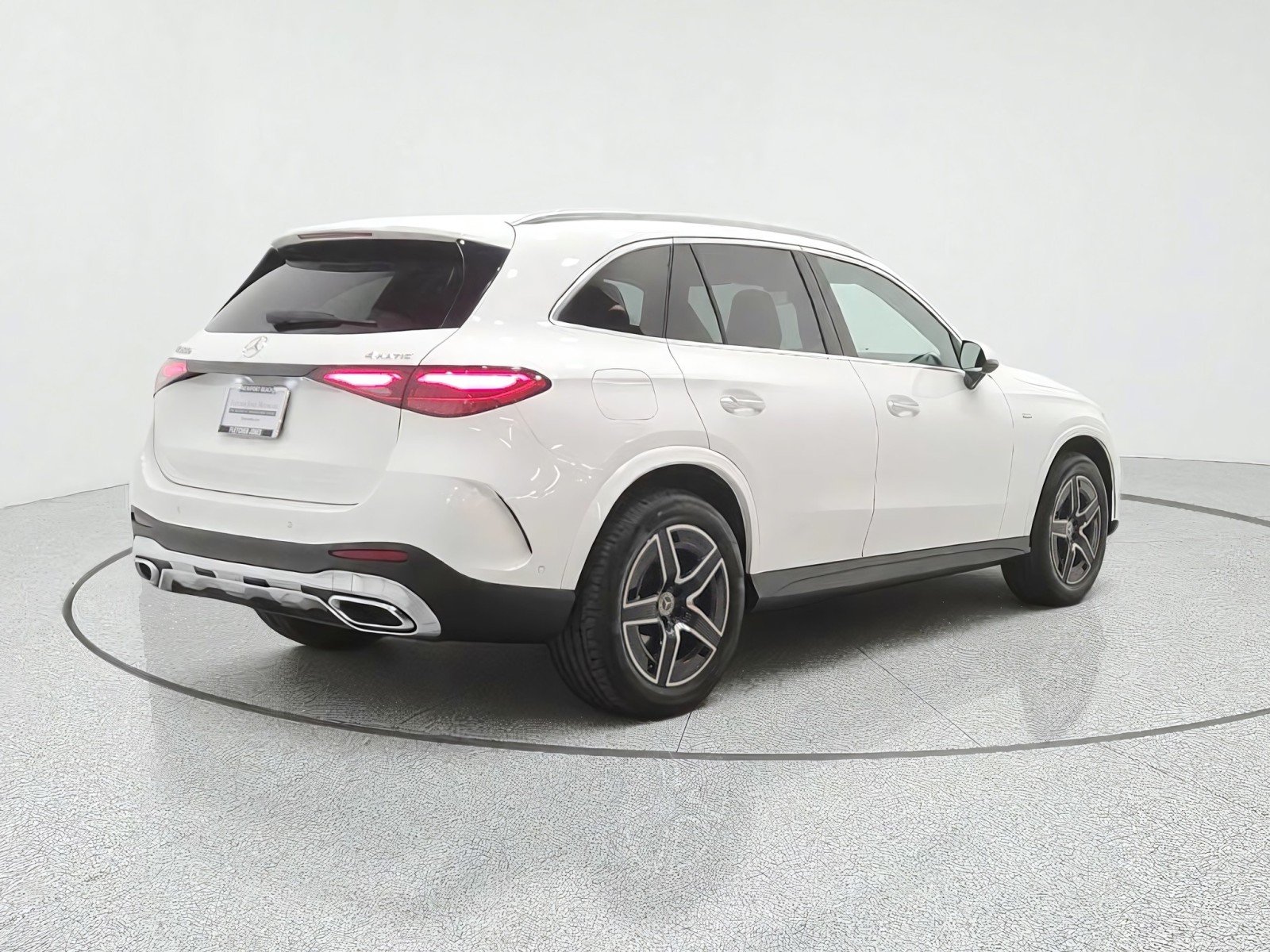 Used 2025 Polar White Mercedes-Benz GLC 350e 4MATIC® SUV image 5