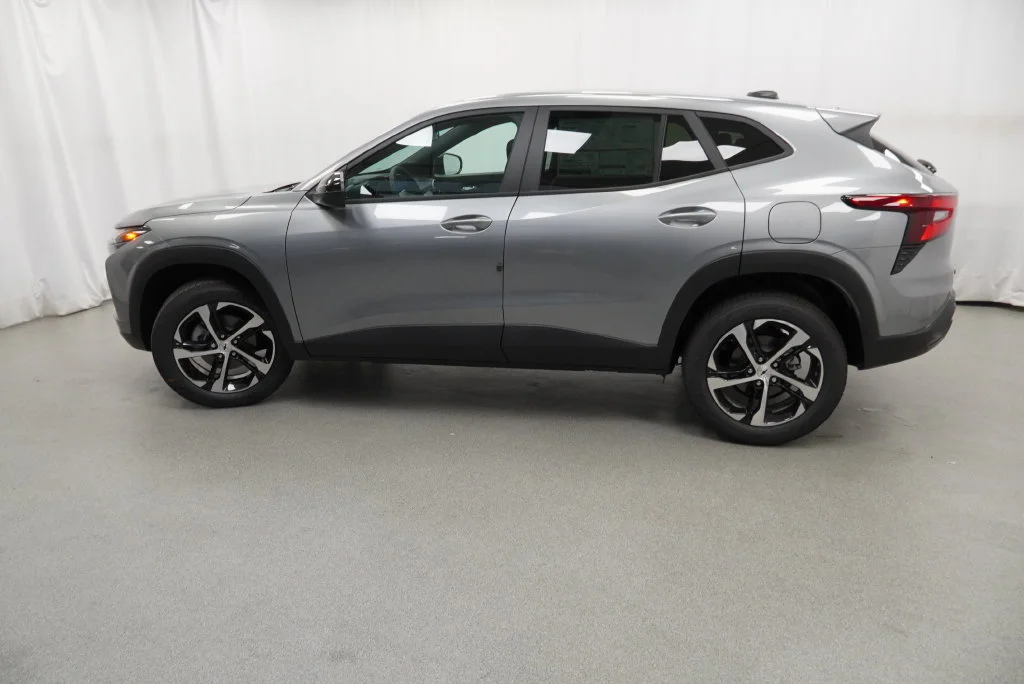New 2026 Sterling Gray Metallic Chevrolet 1RS image 37
