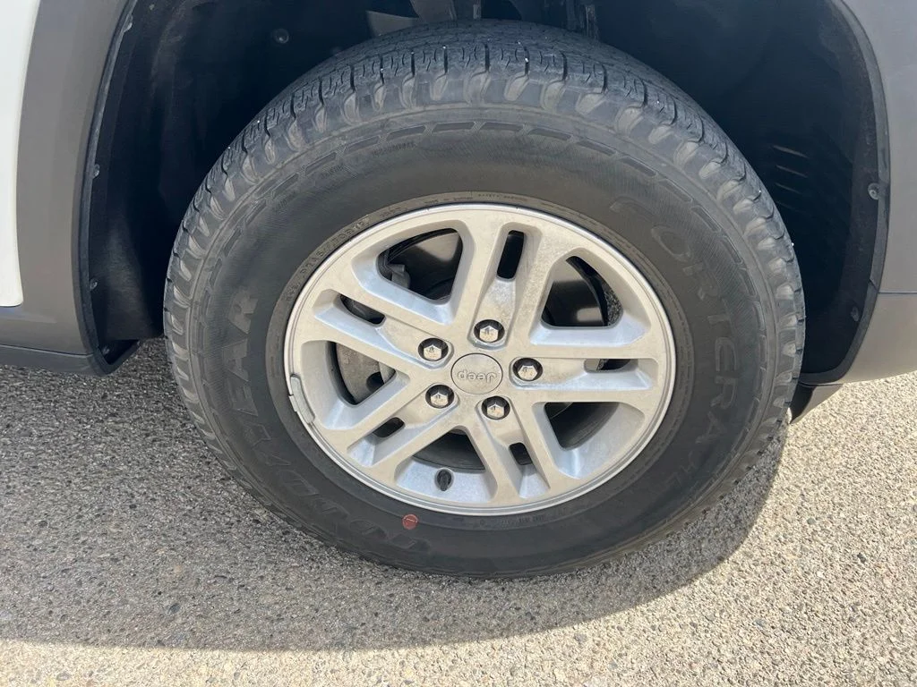 Used 2023 Bright White Clearcoat Jeep Laredo image 32