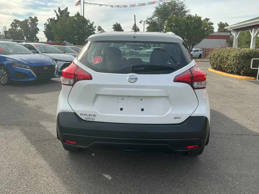 Used 2019 Aspen White Tricoat Nissan SV image 8