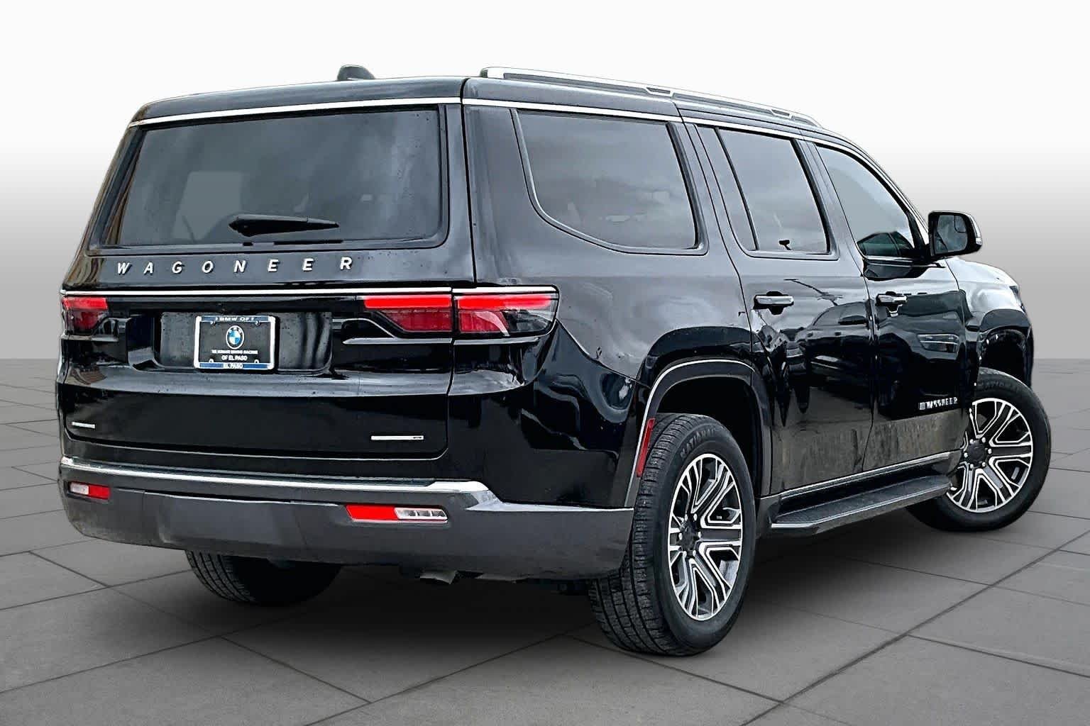 Used 2022 Diamond Black Crystal Pearlcoat Jeep Series III image 12