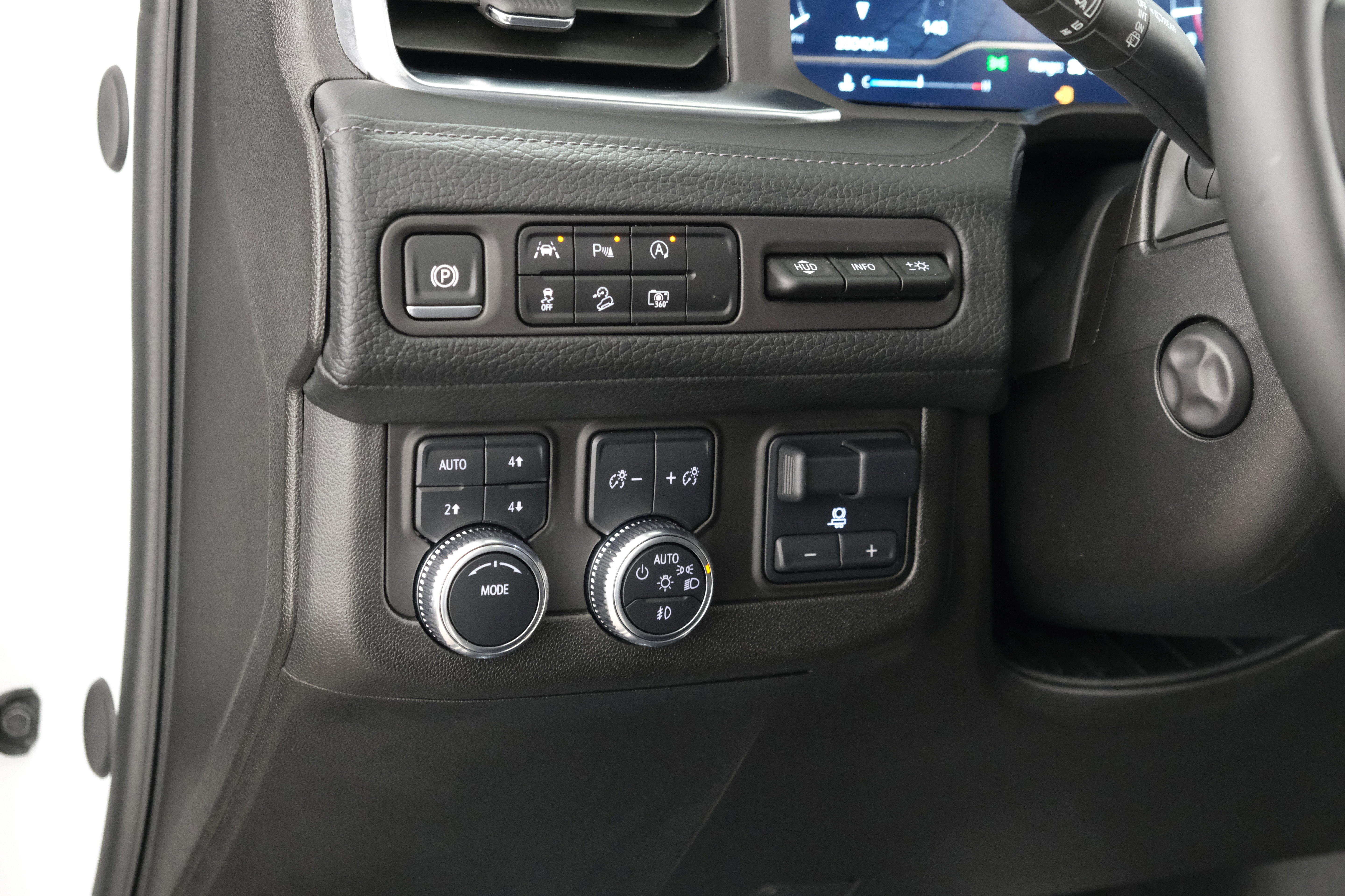2024 GMC Yukon Denali - Photo 27