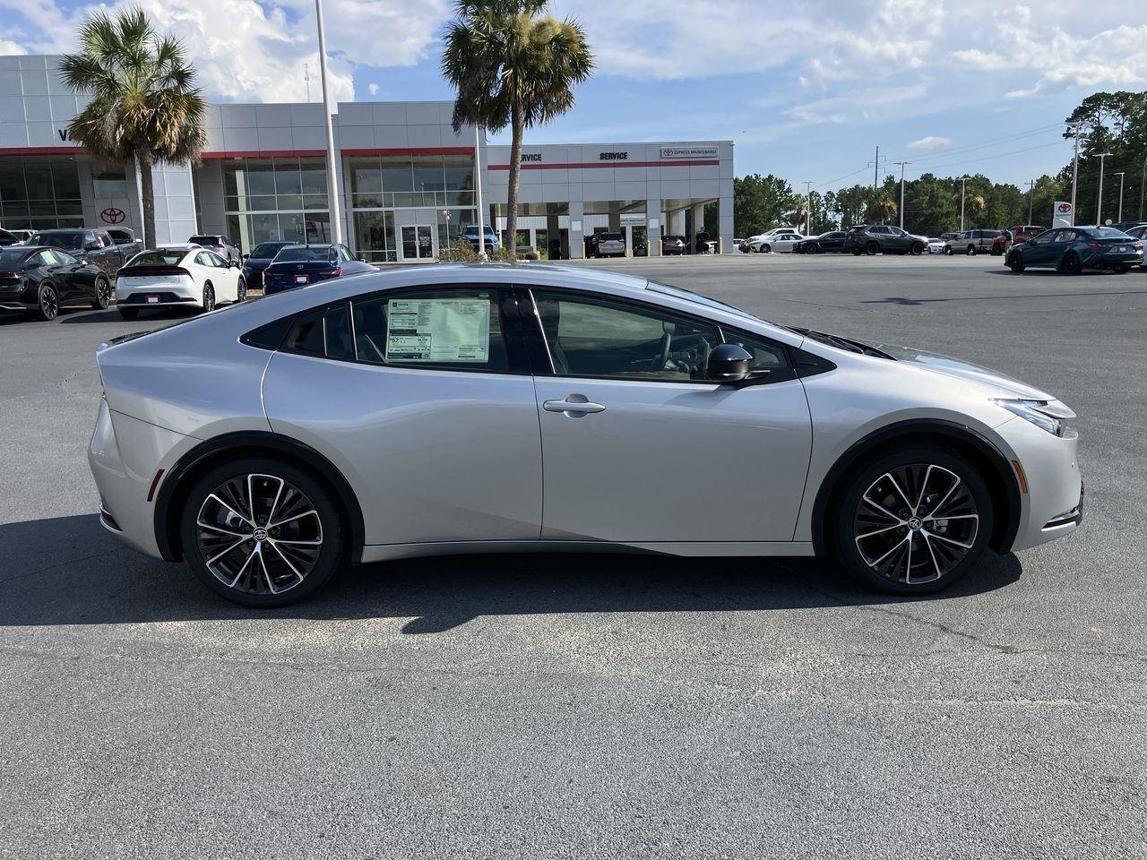Used 2025 Cutting Edge Toyota XLE image 6