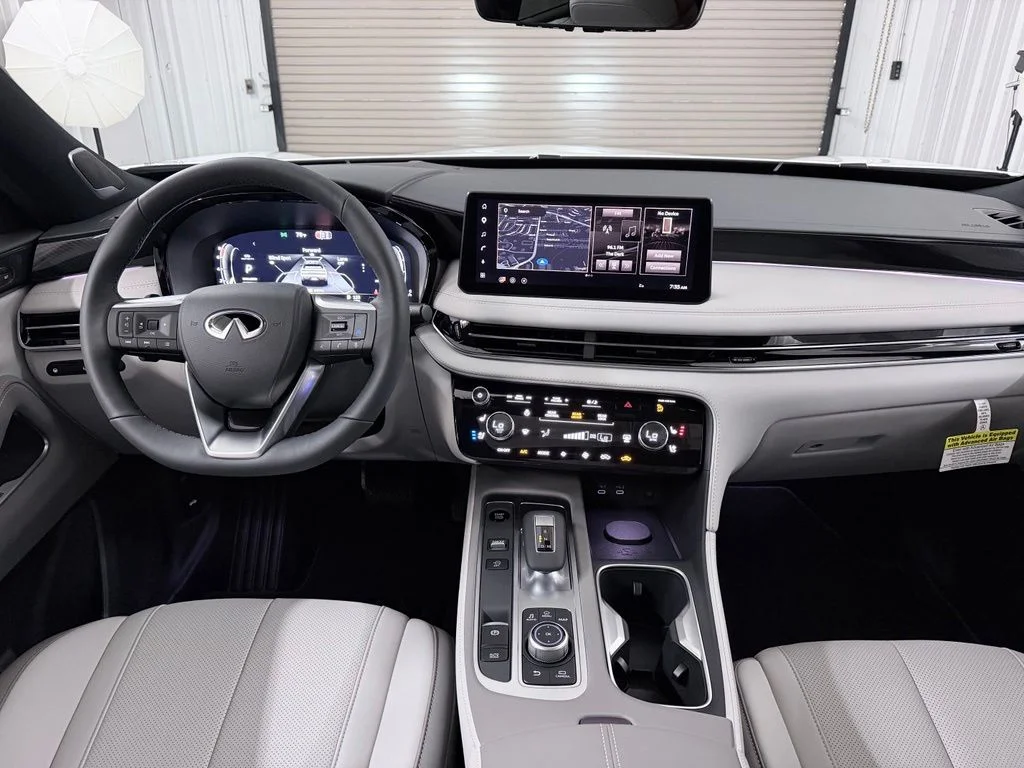 New 2027 White / Black INFINITI SPORT image 31