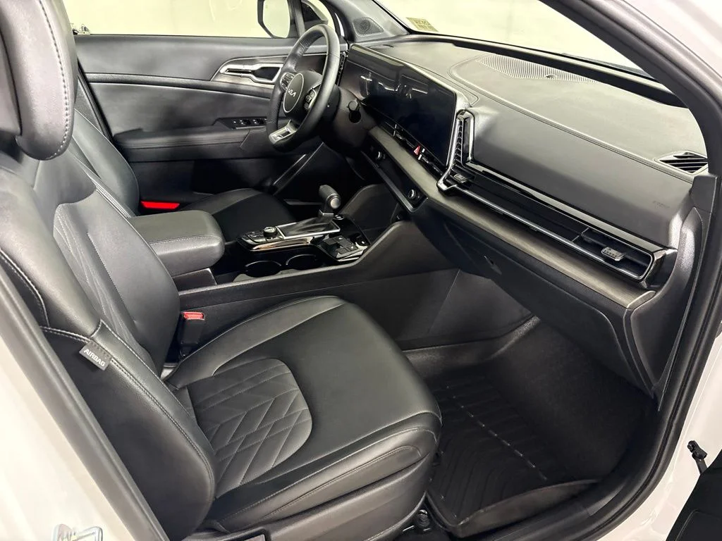 Used 2025 White Kia X-Line image 16