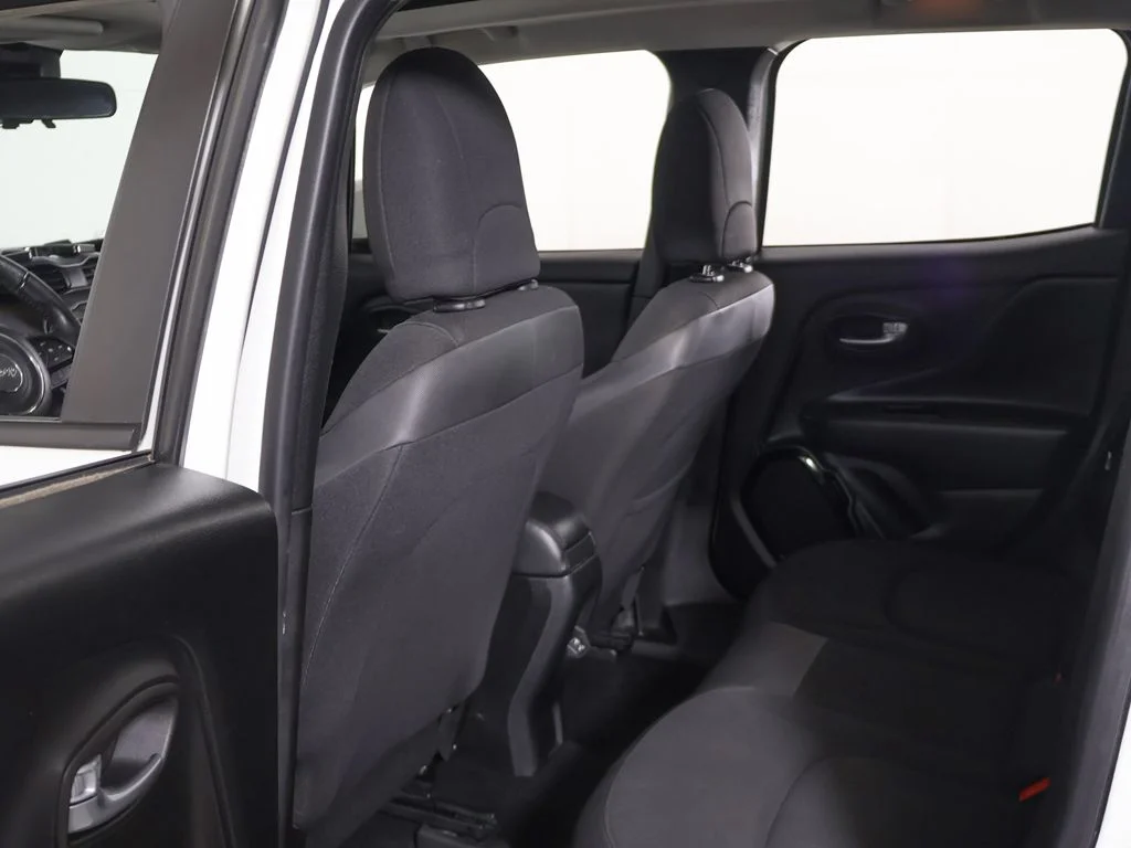 Used 2018 White Jeep Latitude image 24