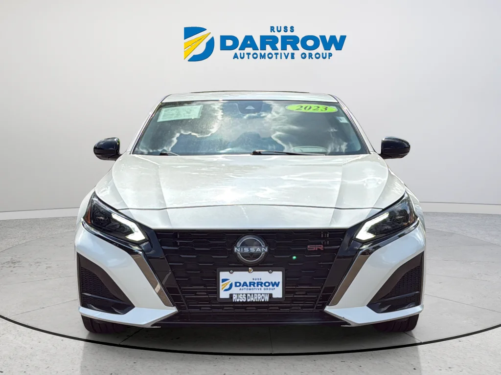 Used 2023 White Nissan 2.0 SR image 8